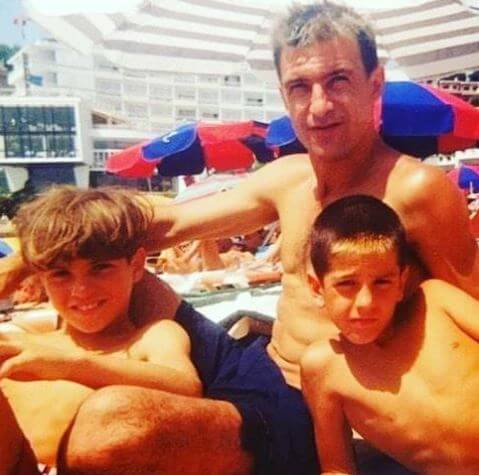 Didac Moreno with his sons.